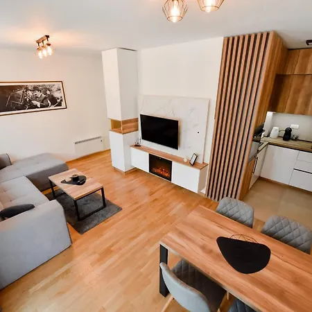 Vrata 11 Wellness & Apartment Zlatibor